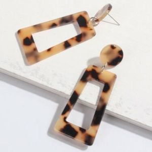 🔴 Leopard Door Knocker Acrylic Earrings